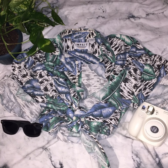 IMPACT Tops - 🎉NEED GONE~MOVING🎉Vintage Button Up Top Small